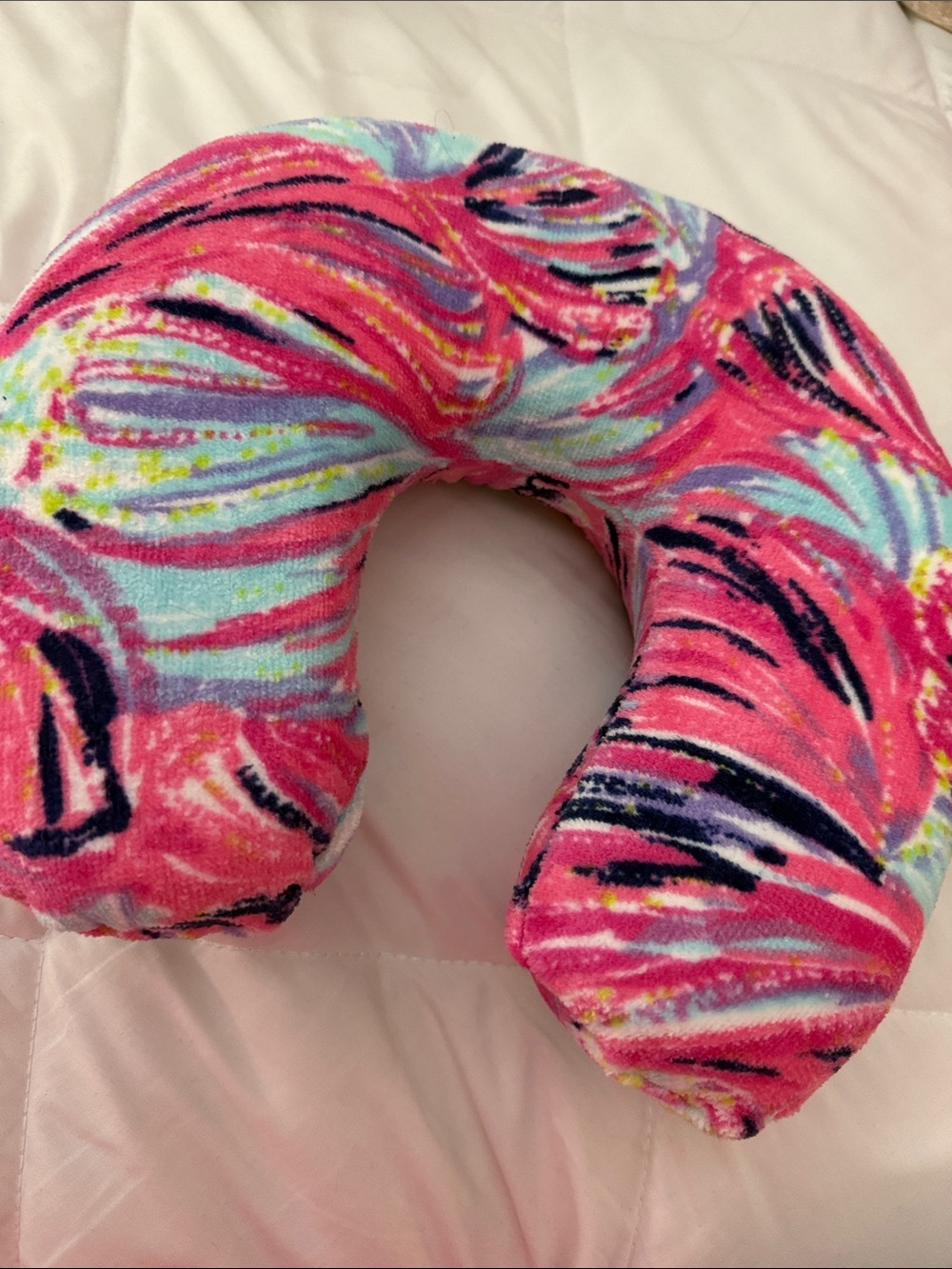 Lilly Pulitzer Comfort U-Shaped Travel Pillow in Bright Pink Pattern